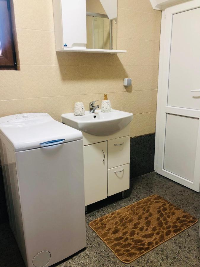 River House Apartment *